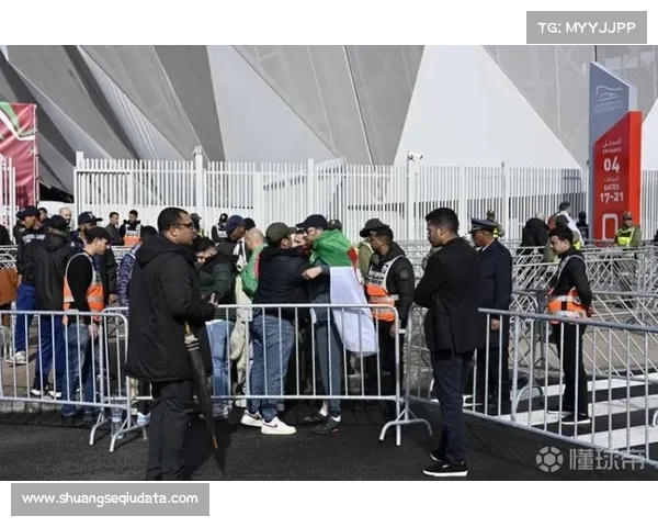 非洲杯决赛门票售罄，摩洛哥球迷涌入街头助威