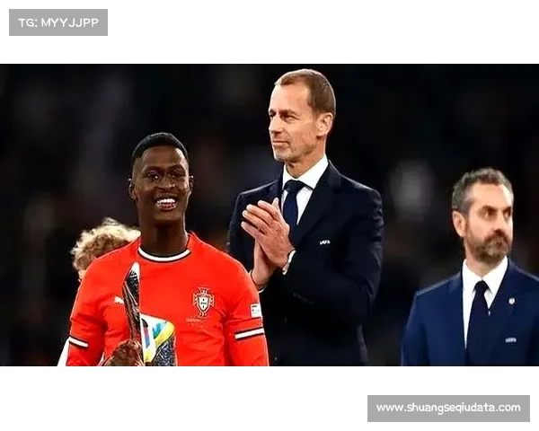 门德斯破门因登贝莱越位无效，VAR确认判罚